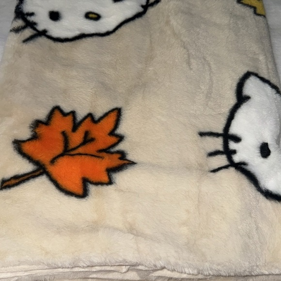 Fall Faux Rabbit Hello Kitty Blanket-NWT - Picture 2 of 7